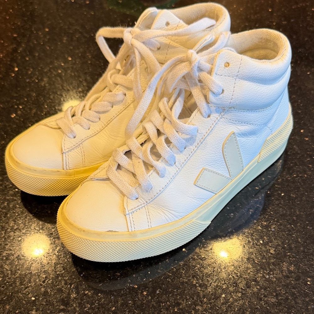 Veja Women's Cream High-Top Sneakers